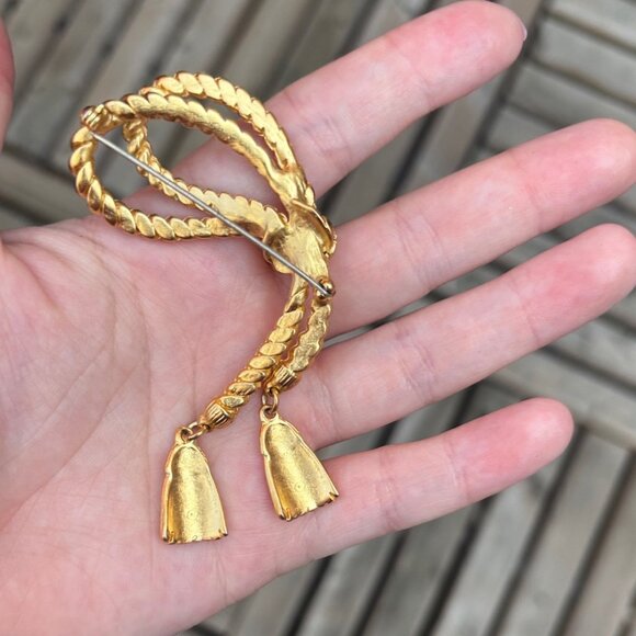 Vintage Tied Gold Tone Tassel Rope Brooch - Picture 3 of 3